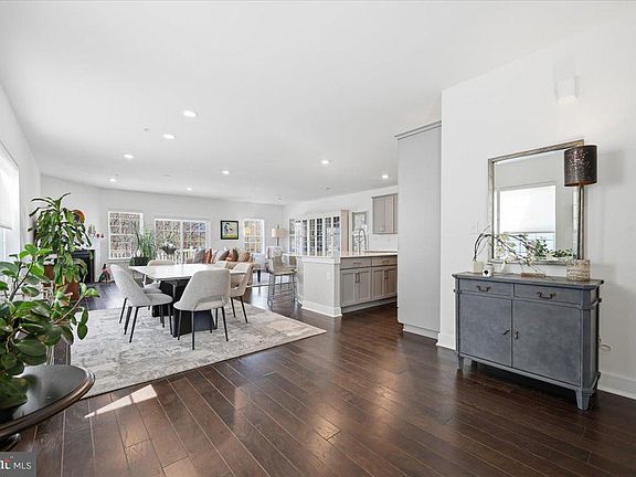 3rd image of 279 Red Leaf Ln