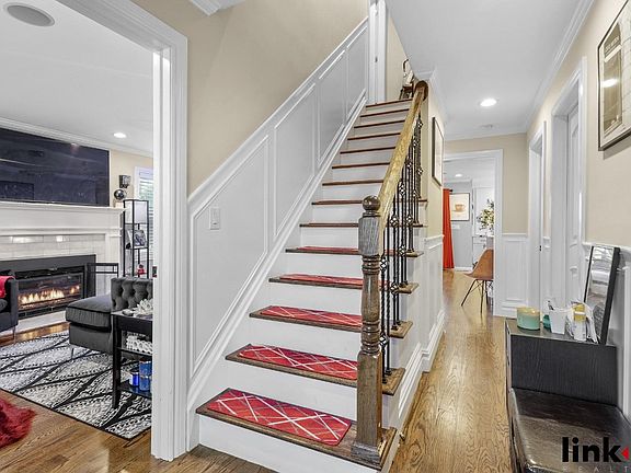 4th image of 225 Park Dr
