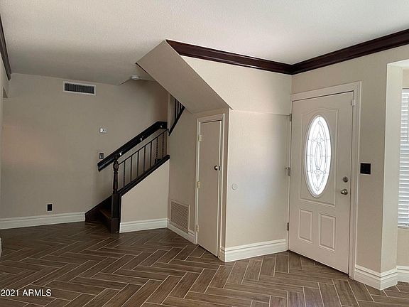 4th image of 921 E Whitton Ave #B