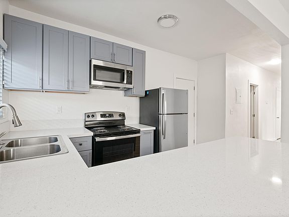 3rd image of 417 E Burnett St