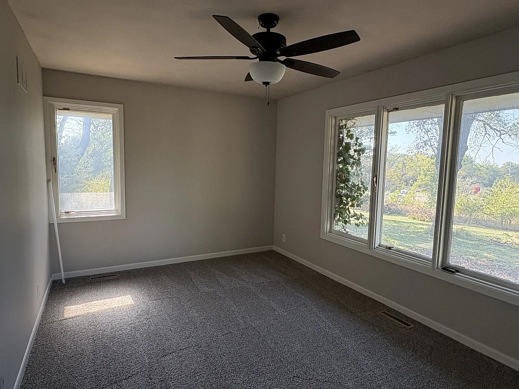 3 bed, 1.5 bath, 1292 sqft, $2,200 — Photo 3
