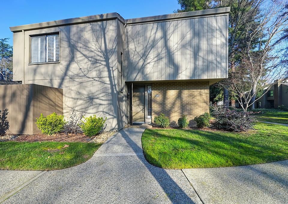 1st image of 1182 Vanderbilt Way