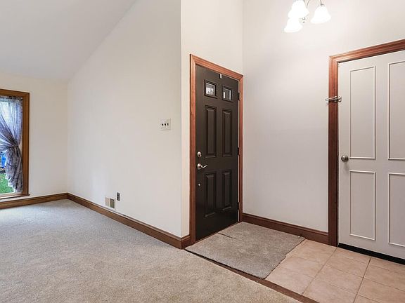 5th image of 73 King Charles Ln