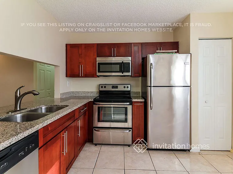 937 SE 3rd Ave — Photo 6