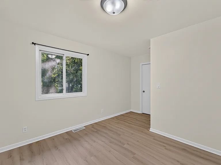 316 Park Ave — Photo 10
