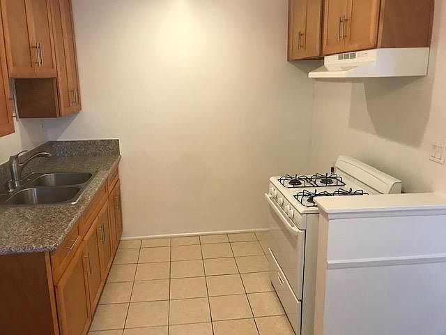 1st image of 7625 Willoughby Ave APT 7