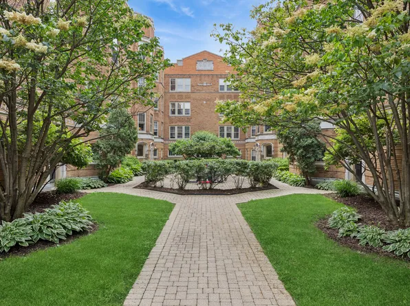 619 W Washington Blvd #2E, Oak Park, IL 60302
