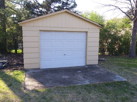 3rd image of 6393 Northampton Dr
