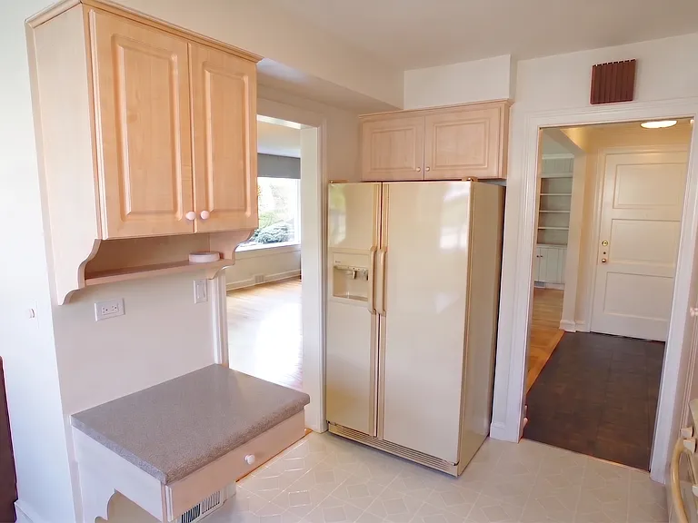 460 Highcrest Dr — Photo 11