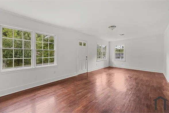 2537 3rd St NE — Photo 10