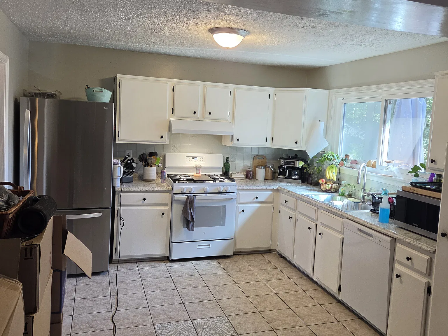 4 bed, 1202 sqft, $2,200 — Photo 3