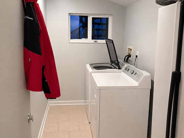 1041 E Warrington Ave — Photo 10