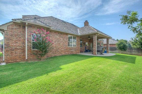 2nd image of 604 Greystone Ln