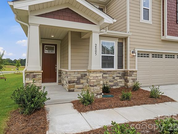 4th image of 2805 Westmont Dr