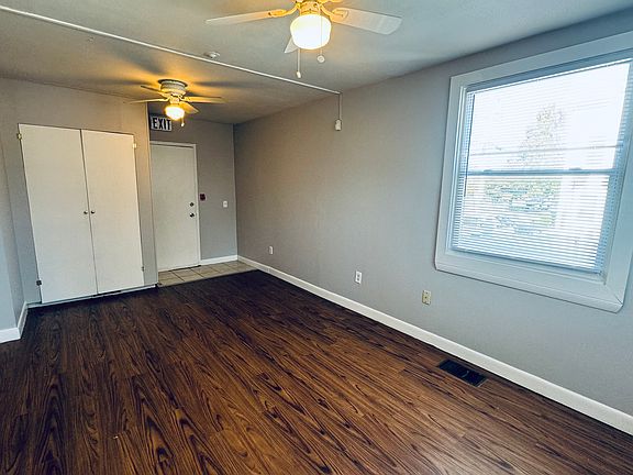 3rd image of 420 Wellington Ave APT 1