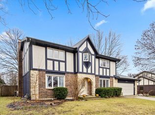 128 Split Oak Rd, Naperville, IL 60565