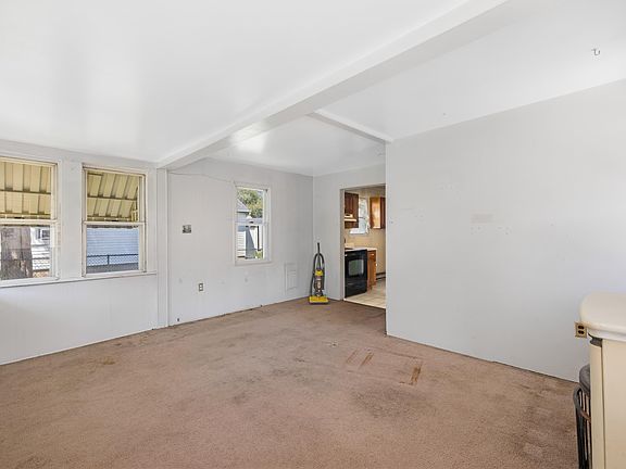 4th image of 151 E Pacific Ave
