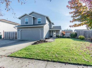 1065 Cherry Blossom Ln, Lebanon, OR 97355