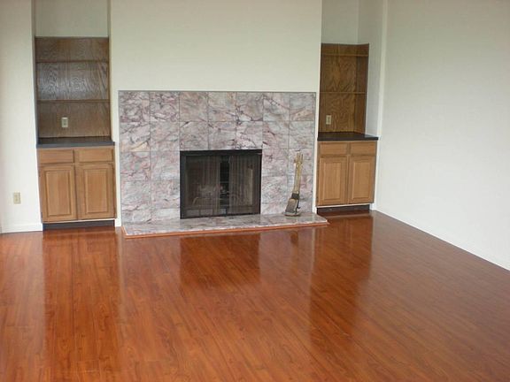 3rd image of 2553 14th Ave W