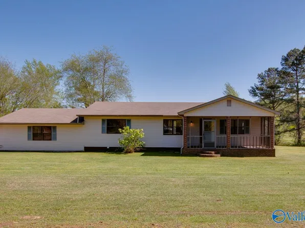 93 Crawford Ln, Laceys Spring, AL 35754