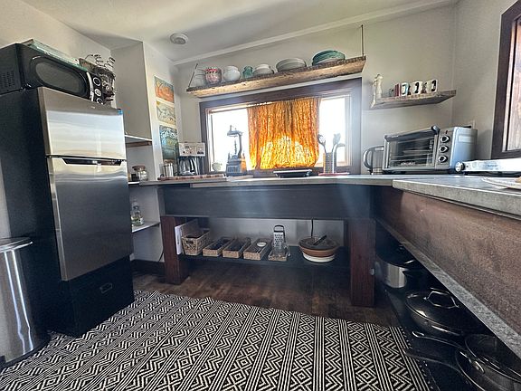 2nd image of 220 E Main St