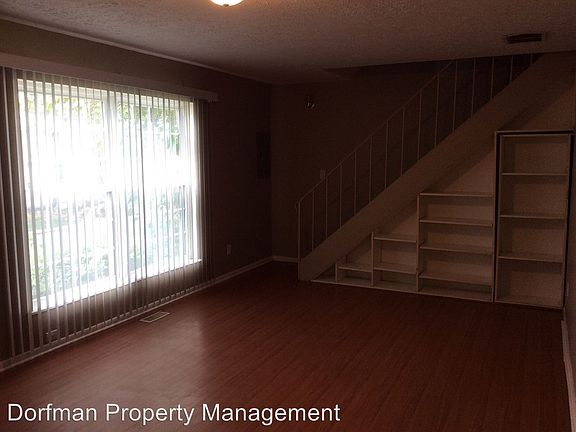 2nd image of 4827 Oakwood Trl