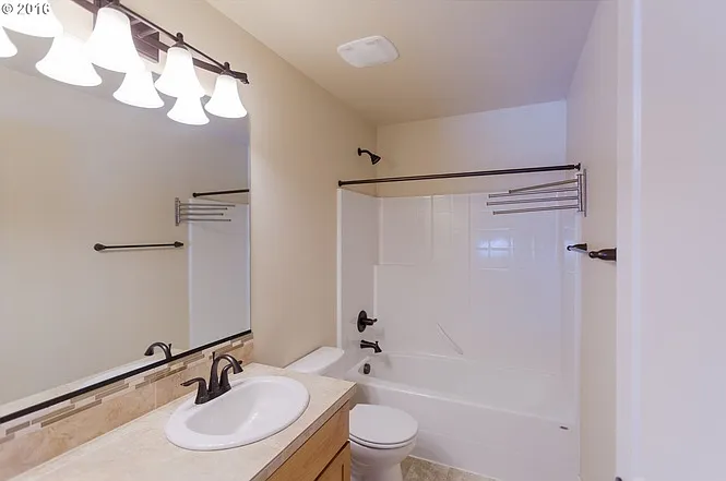 7697 NE Prefontaine St — Photo 19