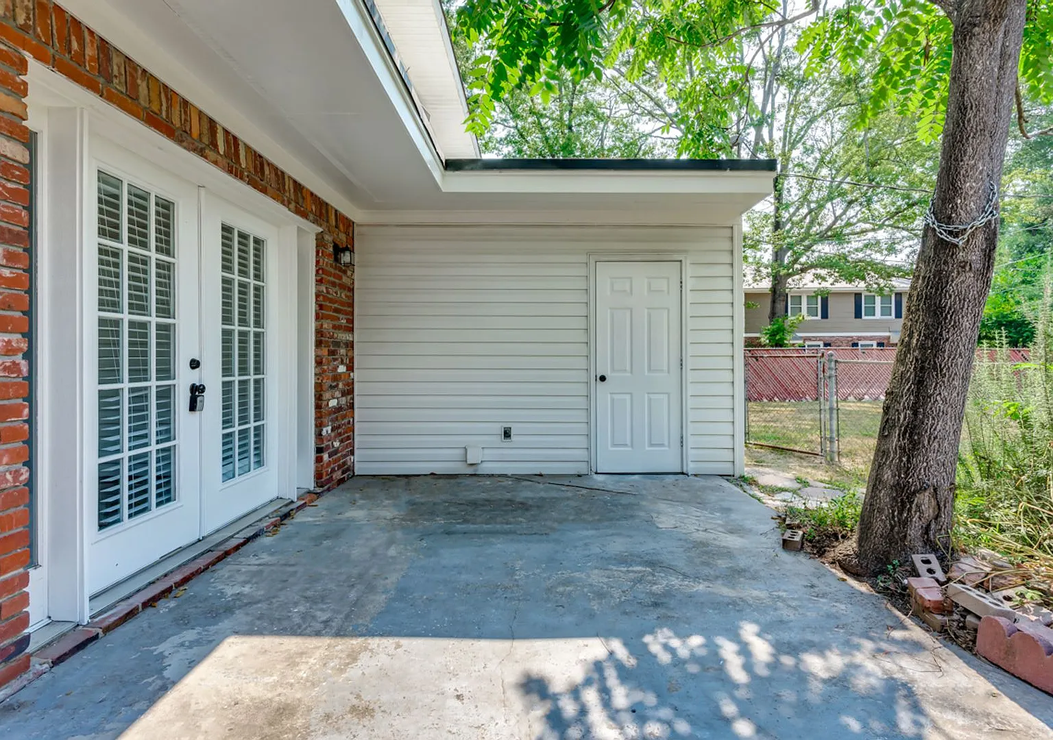 Pre-Leasing For The 27-28 School Year! Duplex Opportunity — Photo 4