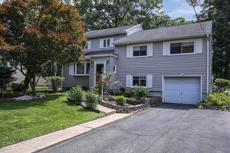 1st image of 31 Bryant Dr