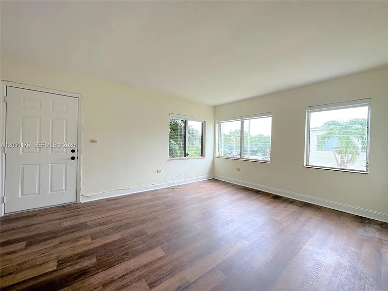 1920 Biarritz Dr #3 — Photo 9