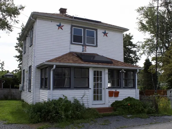 28 Crane St, Swansea, MA 02777