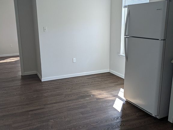 4th image of 205 Commerce Ln #144