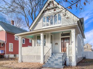 425 W Wesley St, Wheaton, IL 60187