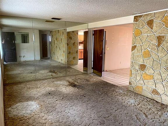 3rd image of 4835 Briar Hill Ct