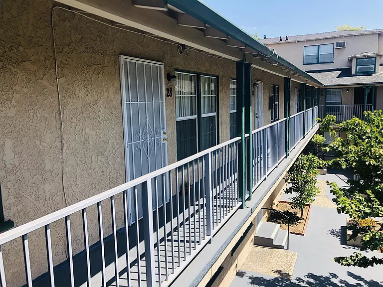 410 S Sierra Madre Blvd #21 — Photo 37
