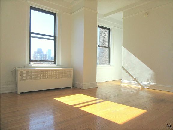 4th image of 215 W 83rd St APT 15A