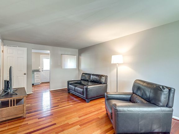 4th image of 6 Quincy Ct