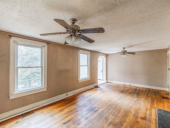 4th image of 215 Dukeland Dr