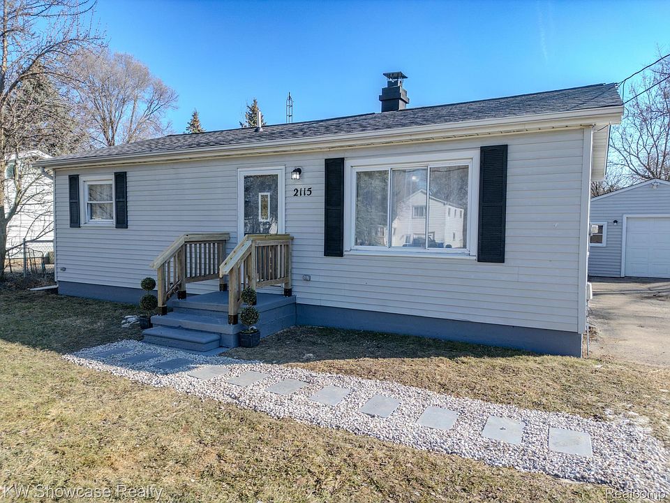 1st image of 2115 Sandalwood Dr
