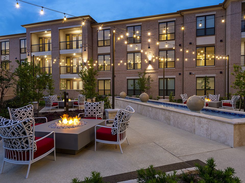 Relaxation Courtyard with Fire Tables and Relaxing Water Feature
