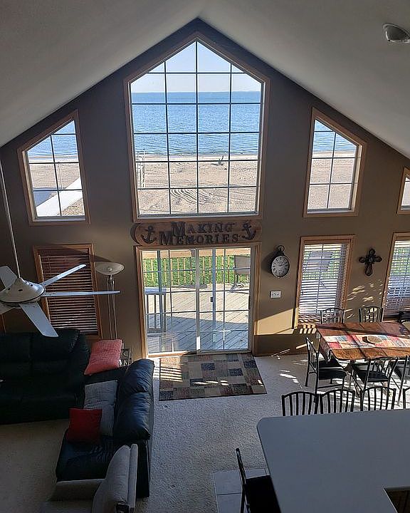 1st image of 2041 Twin Lakes Rd