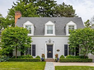 118 Meadow Ln, Grosse Pointe Farms, MI 48236
