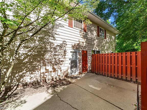 3rd image of 8713 Fox Rest Dr
