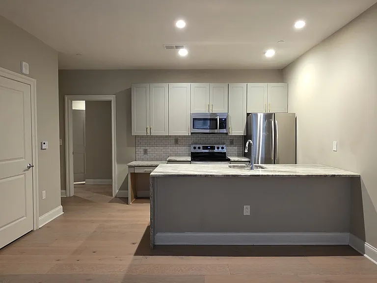 1411-17 Walnut St #201 — Photo 10