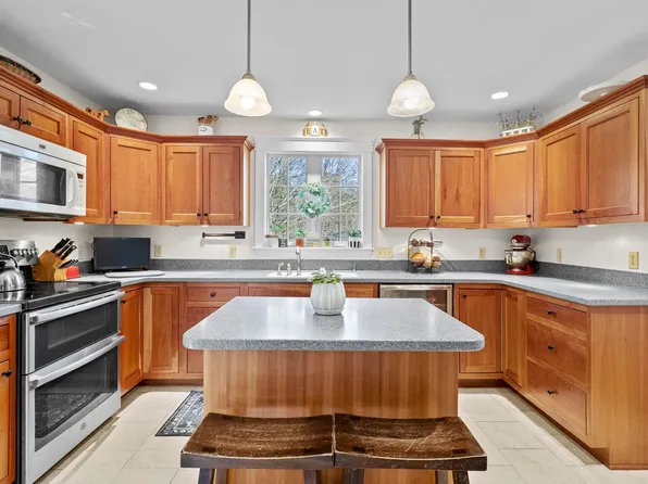 121 South Road, East Kingston, NH 03827