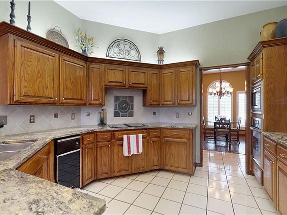3rd image of 15605 Allegheny Dr