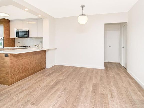 3rd image of 4705 Henry Hudson Pkwy #10-K