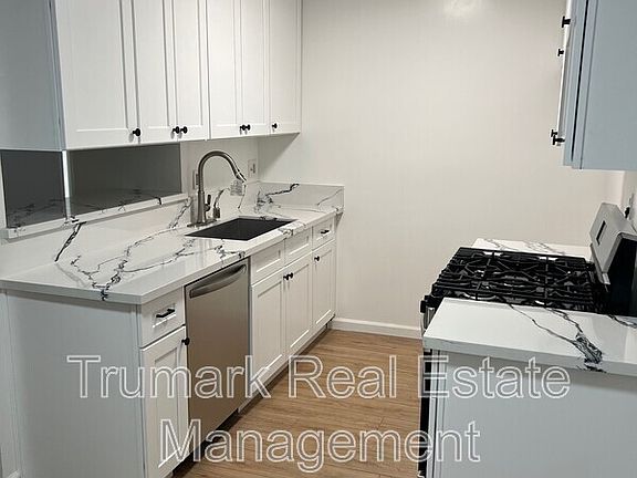 3rd image of 2719 Montrose Ave #3