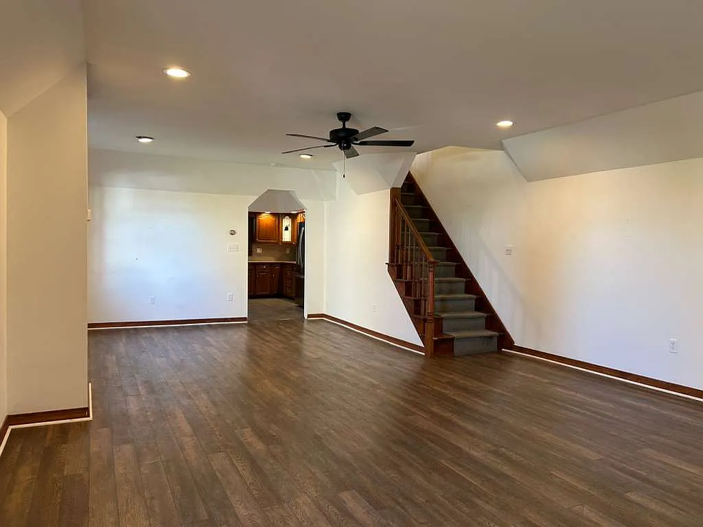 3 bed, 2.0 bath, 1720 sqft, $2,300 — Photo 2