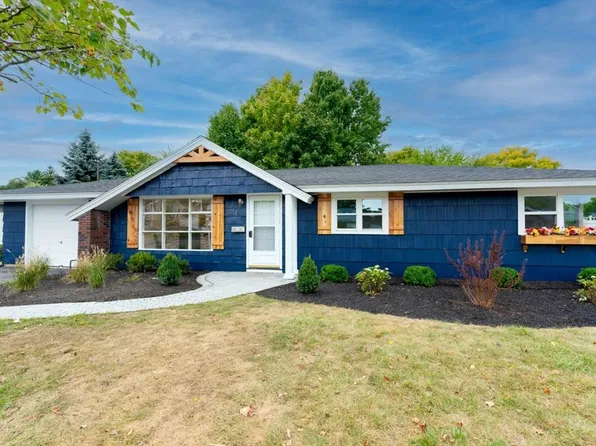 14 Waterhouse Rd, Stoneham, MA 02180